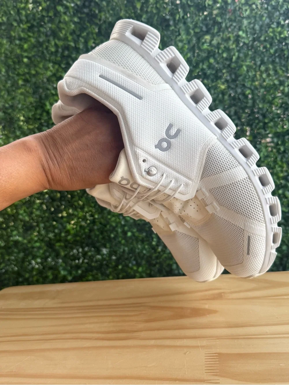 On Cloud 5 Men’s Size 10 Undyed White Sneakers